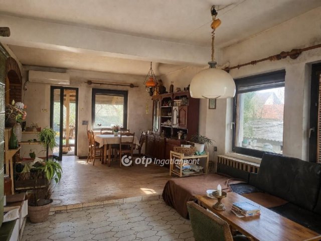 Eladó családi ház, Kunszentmiklóson 39.9 M Ft, 3 szobás
