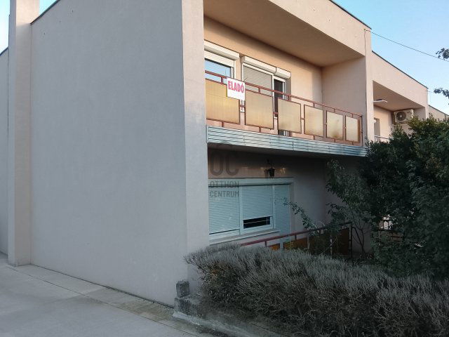 Eladó sorház, Ajkán 56 M Ft, 5 szobás / költözzbe.hu