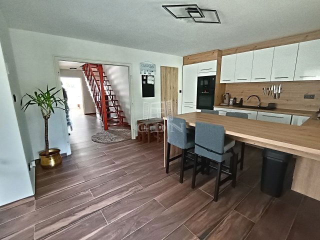 Eladó családi ház, Mogyoródon 119.9 M Ft, 5 szobás