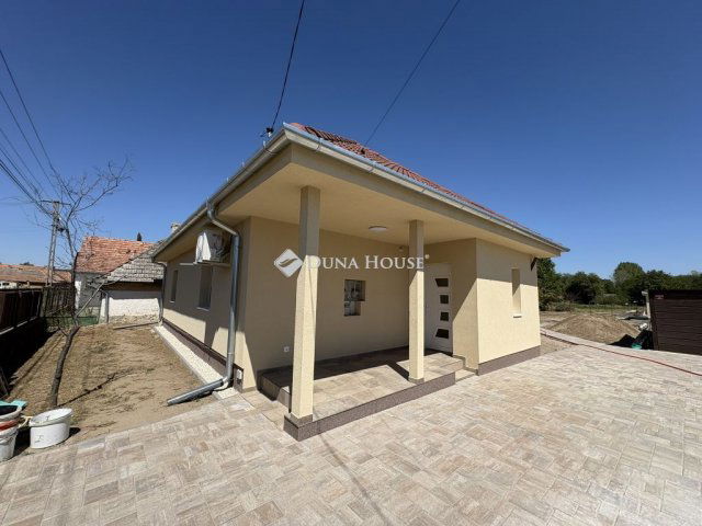 Eladó családi ház, Dabason 89.9 M Ft, 4 szobás