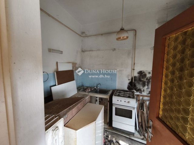 Eladó családi ház, Pécsett 84.9 M Ft, 5 szobás