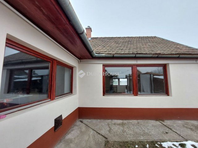 Eladó családi ház, Baján 39.9 M Ft, 3 szobás