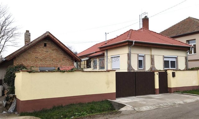 Eladó családi ház, Rózsaszentmártonon 59.3 M Ft, 3+1 szobás