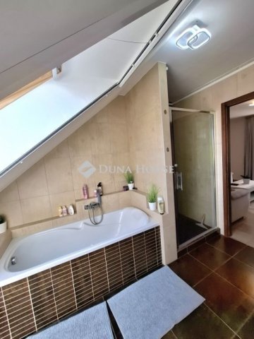 Eladó téglalakás, Szegeden 88 M Ft, 4 szobás