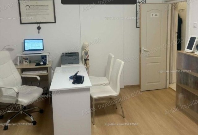 Eladó panellakás, Kecskeméten 54 M Ft, 3 szobás