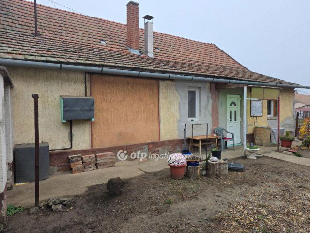 Eladó családi ház, Mindszenten 14 M Ft, 2 szobás