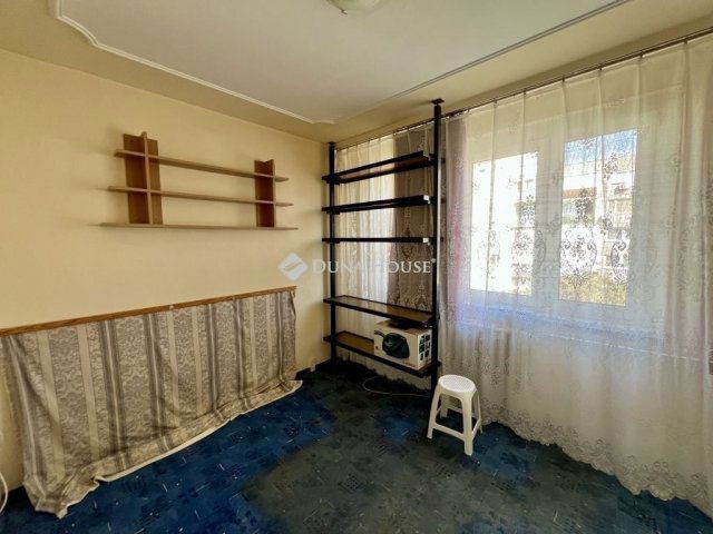 Eladó panellakás, Szegeden 45 M Ft, 1+2 szobás