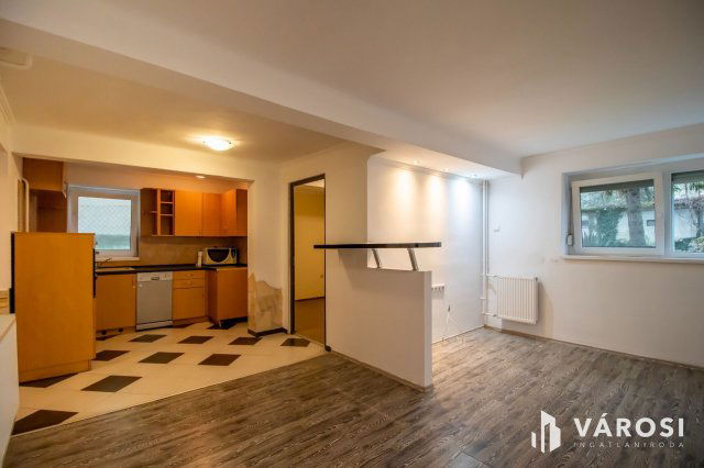 Eladó téglalakás, Székesfehérvárott 49.5 M Ft, 3 szobás