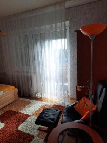 Eladó családi ház, Vonyarcvashegyen 178 M Ft, 11+2 szobás