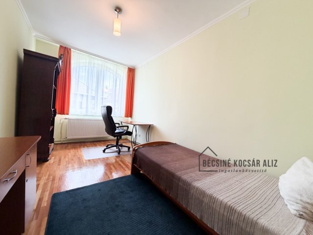 Kiadó téglalakás, albérlet, Debrecenben 320 E Ft / hó, 4 szobás