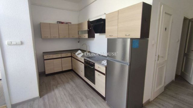 Eladó téglalakás, Kápolnásnyéken 97 M Ft, 3 szobás