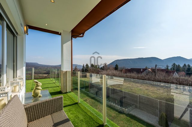 Eladó családi ház, Csobánkán 270 M Ft, 6 szobás