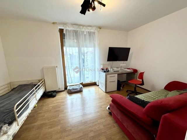 Eladó téglalakás, Dunakeszin 83.9 M Ft, 4 szobás