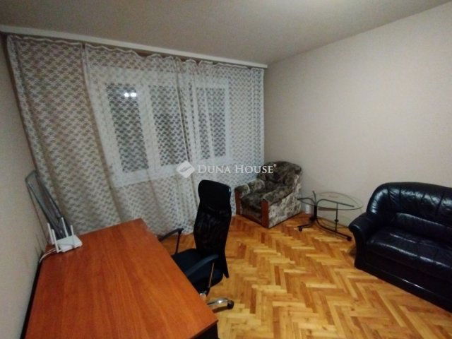 Eladó panellakás, Szegeden 45.5 M Ft, 2 szobás