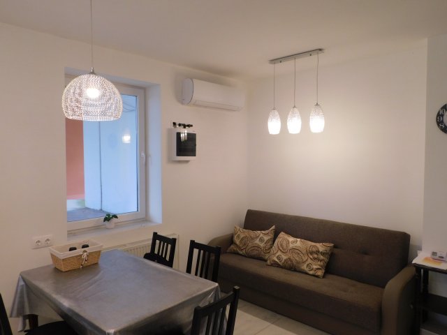 Eladó családi ház, Hévízen 103.703 M Ft, 11 szobás