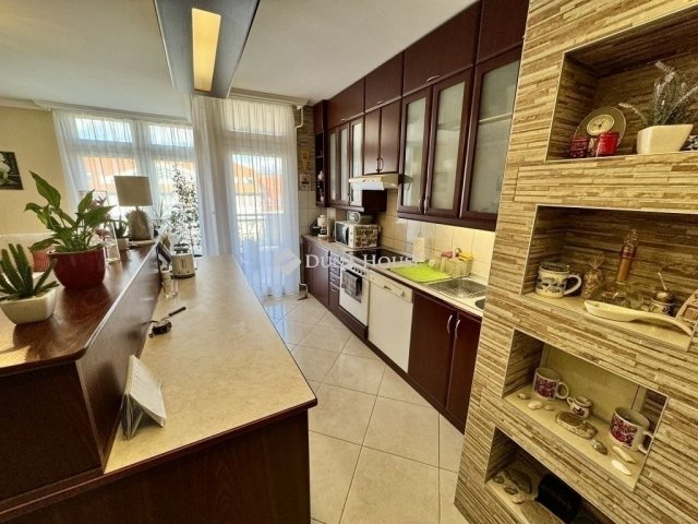 Eladó téglalakás, Kecskeméten 87.9 M Ft, 2+2 szobás