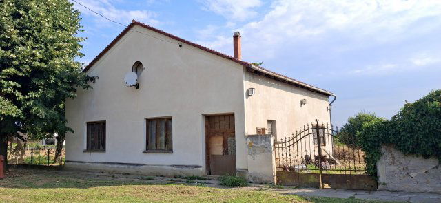 Eladó családi ház, Bissén 25.99 M Ft, 3 szobás