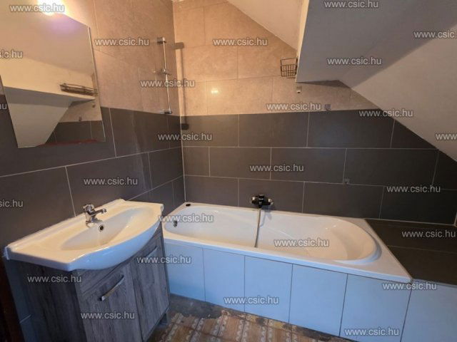 Eladó családi ház, Csobánkán 89.9 M Ft, 6 szobás