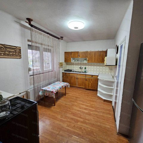 Eladó családi ház, Oroszlányban 65 M Ft, 4 szobás