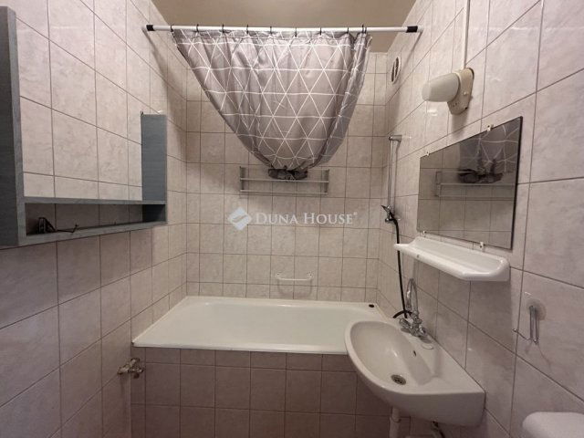 Eladó téglalakás, Zalaegerszegen 29.5 M Ft, 1 szobás