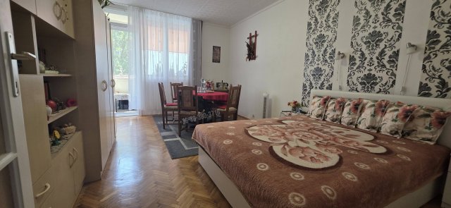 Eladó panellakás, Dunaújvárosban 32 M Ft, 2 szobás
