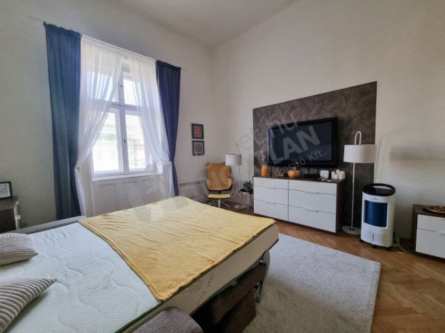 Kiadó téglalakás, albérlet, VI. kerületben, Andrássy úton