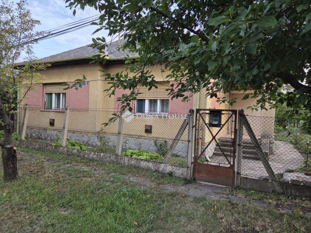 Eladó családi ház, Újszászon 14.9 M Ft, 2 szobás