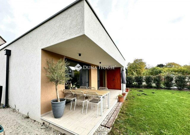 Eladó családi ház, Siófokon 96.2 M Ft, 3 szobás