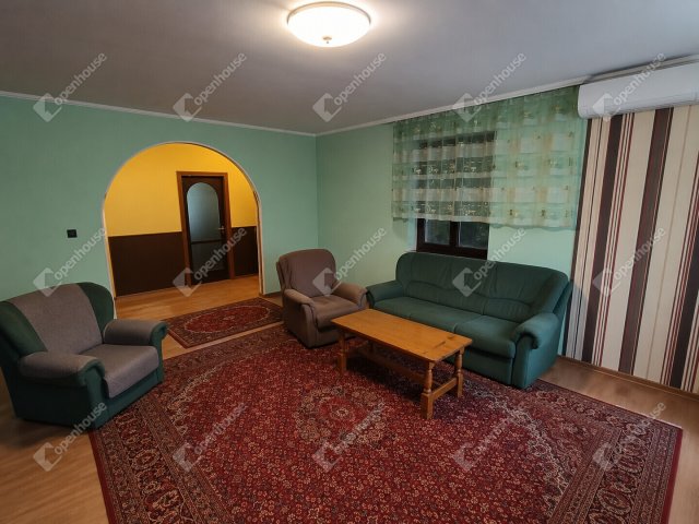 Eladó családi ház, Szegeden 128 M Ft, 7 szobás