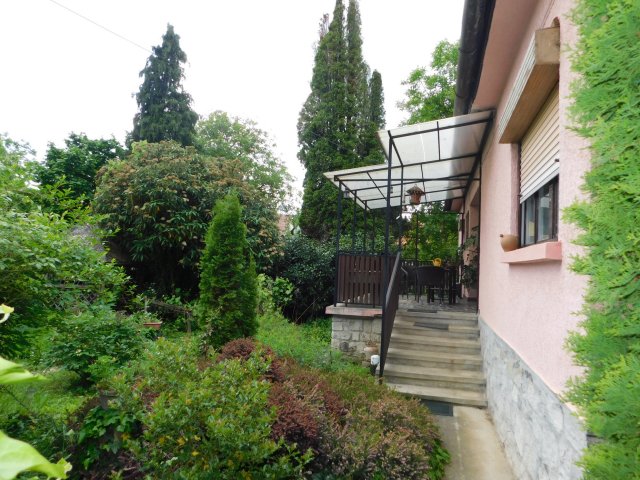 Eladó családi ház, Keszthelyen 76 M Ft, 3 szobás