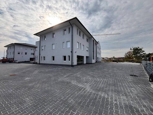 Eladó téglalakás, Sopronban 109.9 M Ft, 4 szobás