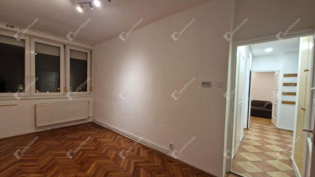 Kiadó téglalakás, albérlet, Komáromban 220 E Ft / hó, 2 szobás