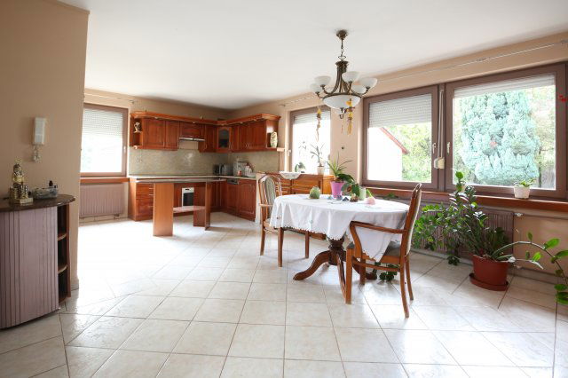 Eladó családi ház, Szentendrén 119.9 M Ft, 5 szobás