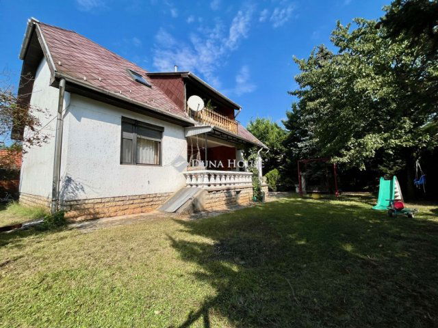Eladó családi ház, Balatonfüreden 179.999 M Ft, 6 szobás
