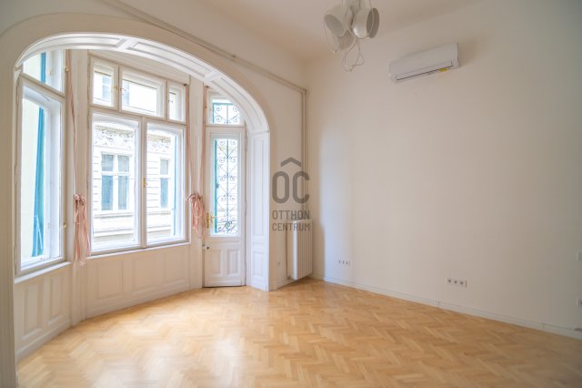 Eladó téglalakás, Budapesten, VI. kerületben, Zichy Jenő utcában