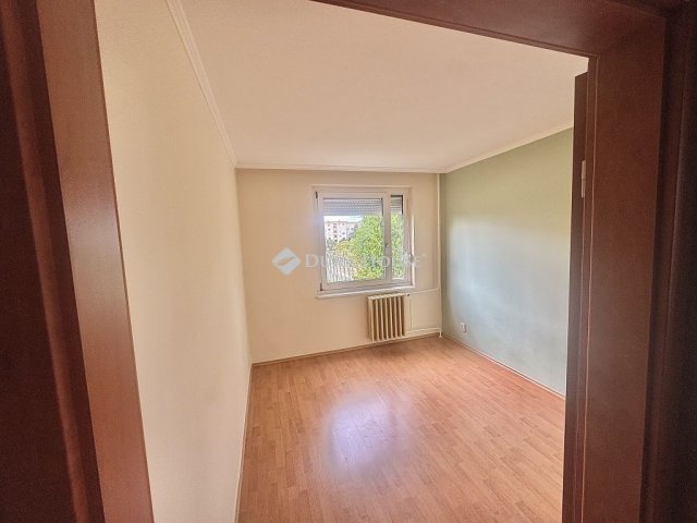 Eladó panellakás, Székesfehérvárott 70 M Ft, 3 szobás