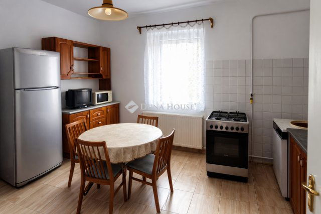 Kiadó családi ház, albérlet, Pécsett 400 E Ft / hó, 6 szobás