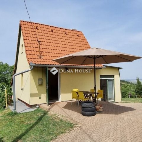 Eladó nyaraló, Szekszárdon 25.9 M Ft, 3 szobás