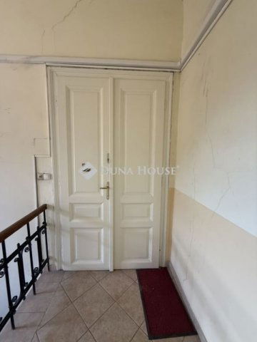 Eladó téglalakás, Pécsett 48 M Ft, 2 szobás