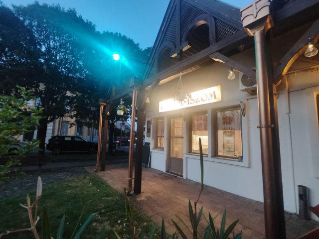 Kiadó üzlethelyiség, Hódmezővásárhelyen, Szent Antal utcában