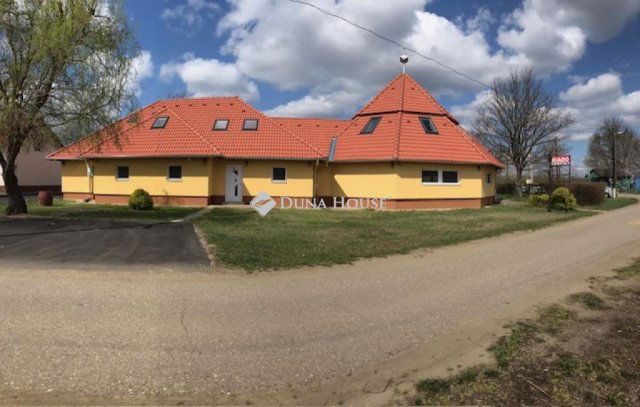 Eladó üzlethelyiség, Tiszafüreden 310 M Ft, 6 szobás