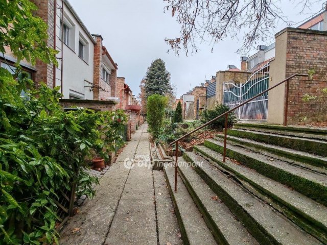 Eladó téglalakás, Perbálon 49.9 M Ft, 2+3 szobás