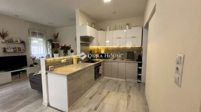 Eladó családi ház, Veresegyházon 105 M Ft, 4 szobás