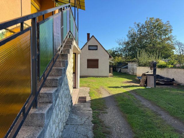 Eladó családi ház, Lesenceistvándon 65 M Ft, 4 szobás