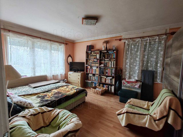 Eladó családi ház, Marcaliban 30 M Ft, 21+6 szobás