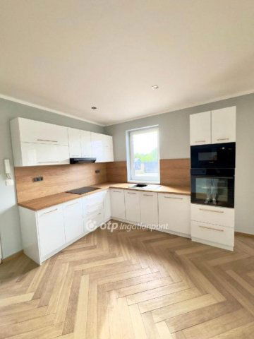 Eladó ikerház, Egerben 98.9 M Ft, 3+1 szobás