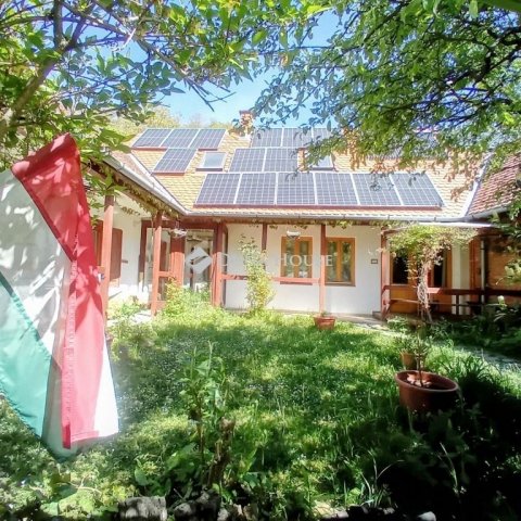 Eladó családi ház, Hosszúhetényen 150 M Ft, 7+2 szobás