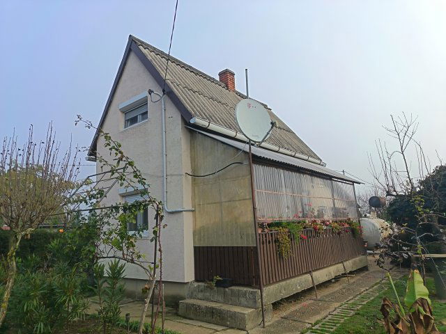 Eladó nyaraló, Jután 13.9 M Ft, 2 szobás / költözzbe.hu