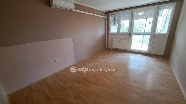 Eladó panellakás, Orosházán 22 M Ft, 2+1 szobás