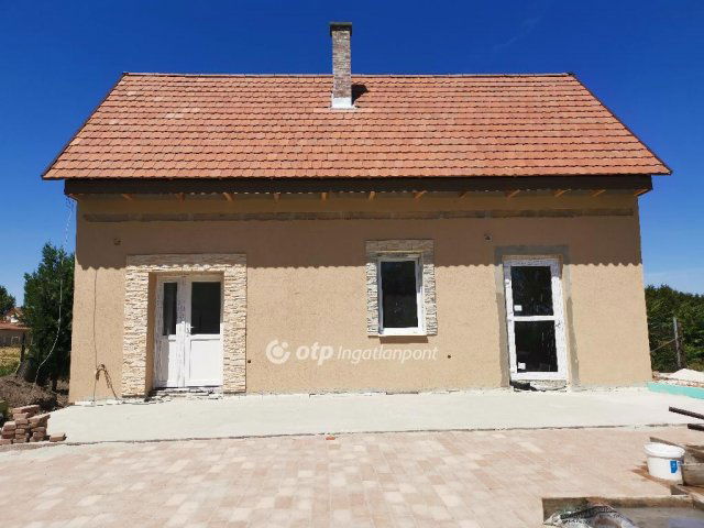 Eladó családi ház, Dömsödön 79.9 M Ft, 11 szobás